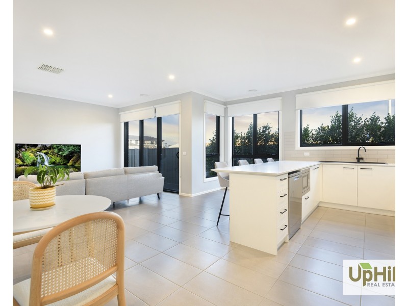 90 Athenaeum Avenue, Clyde North VIC 3978