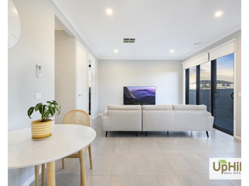 90 Athenaeum Avenue, Clyde North VIC 3978