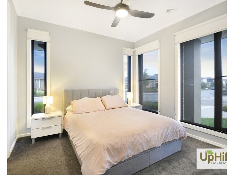 90 Athenaeum Avenue, Clyde North VIC 3978