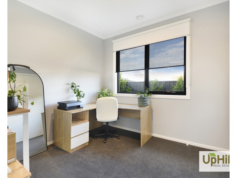 90 Athenaeum Avenue, Clyde North VIC 3978