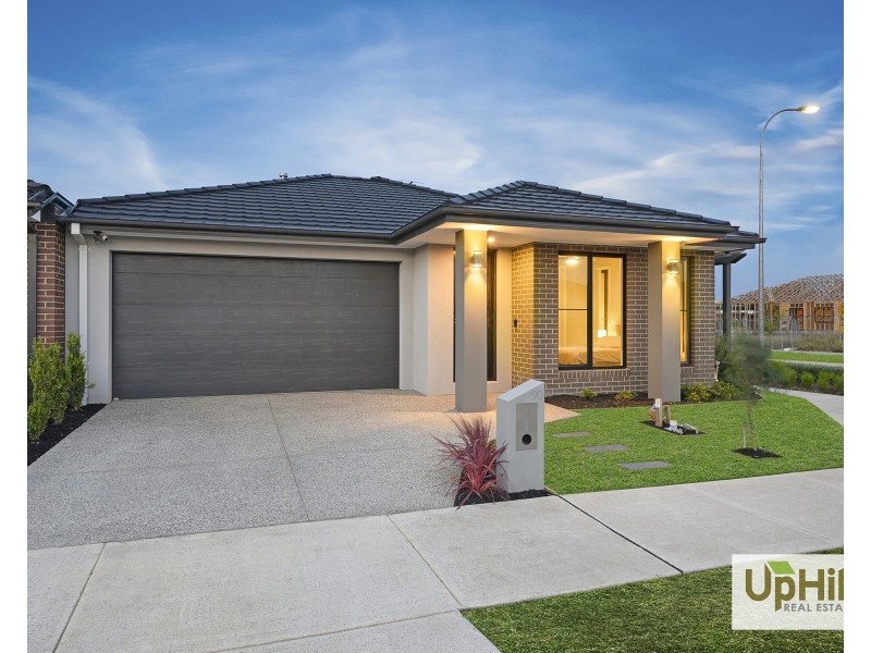 90 Athenaeum Avenue, Clyde North VIC 3978