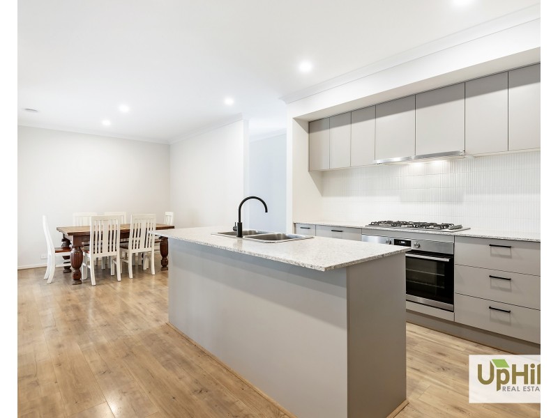 79 Athenaeum Avenue, Clyde North VIC 3978