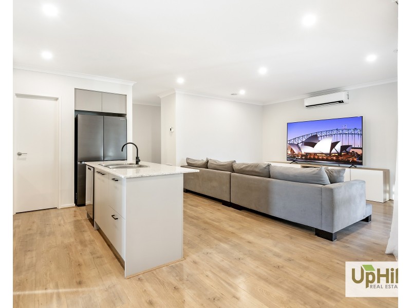 79 Athenaeum Avenue, Clyde North VIC 3978