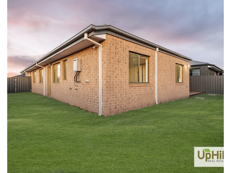 79 Athenaeum Avenue, Clyde North VIC 3978