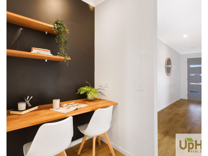36 Highbury Road, Clyde North VIC 3978