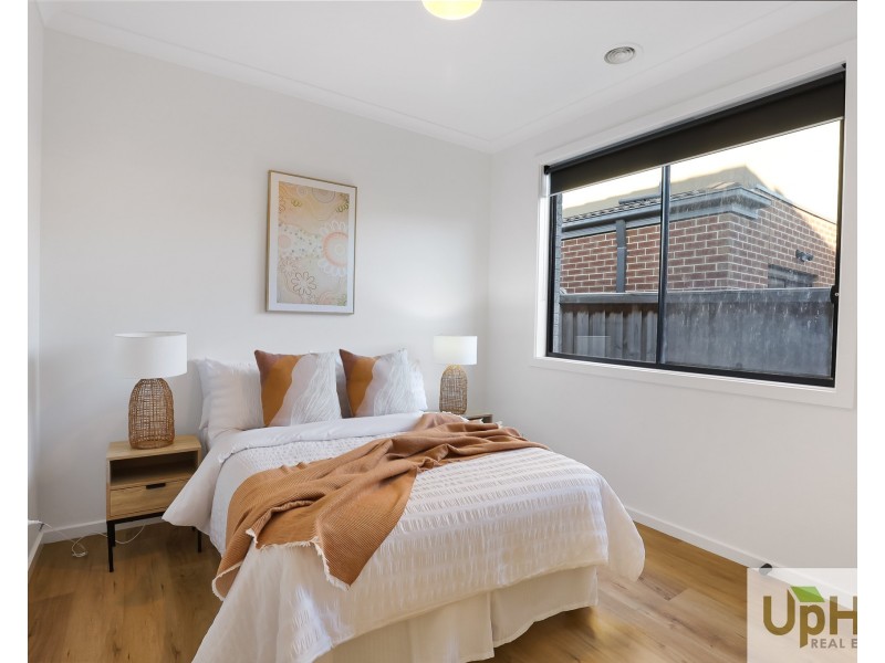 36 Highbury Road, Clyde North VIC 3978