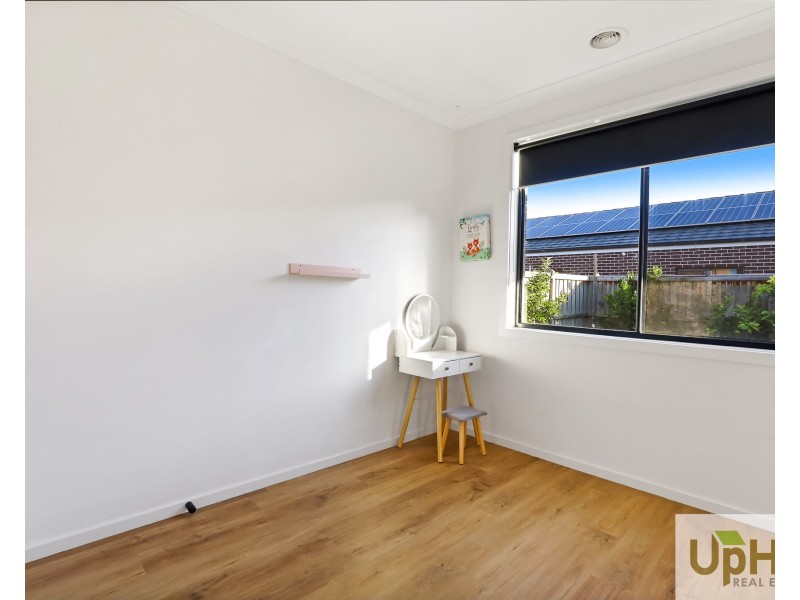 36 Highbury Road, Clyde North VIC 3978