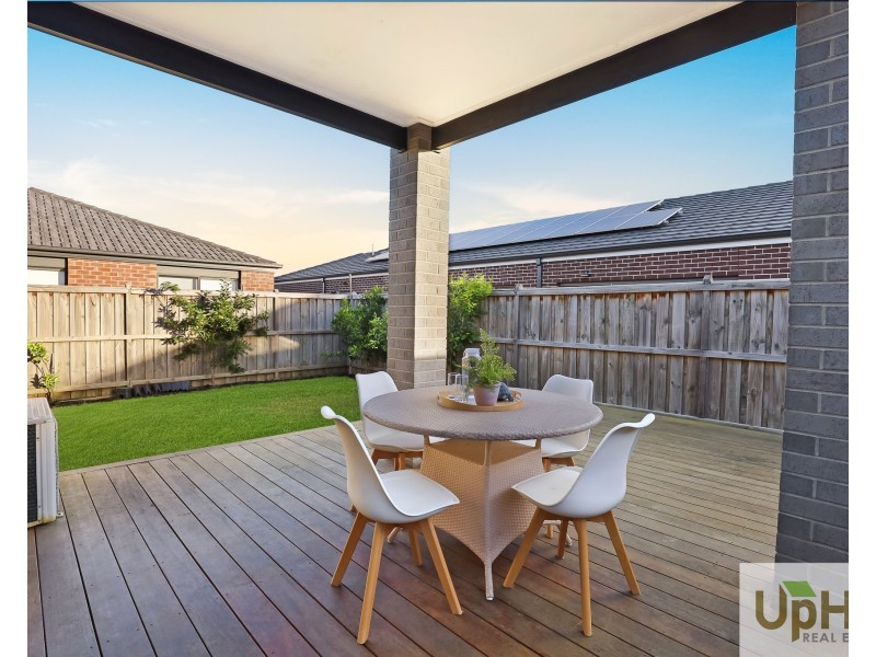 36 Highbury Road, Clyde North VIC 3978