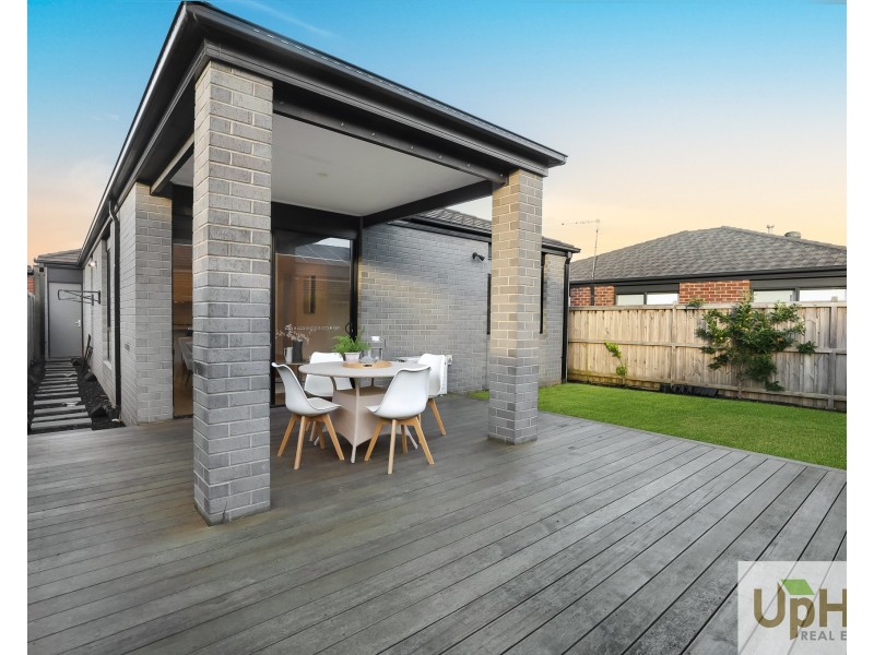 36 Highbury Road, Clyde North VIC 3978