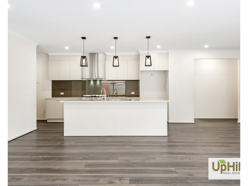 104 Scotsdale Drive, Cranbourne East VIC 3977