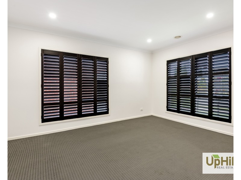 104 Scotsdale Drive, Cranbourne East VIC 3977