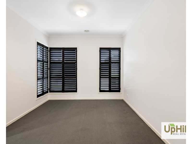 104 Scotsdale Drive, Cranbourne East VIC 3977