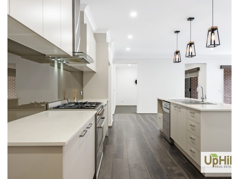 104 Scotsdale Drive, Cranbourne East VIC 3977