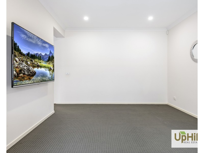 104 Scotsdale Drive, Cranbourne East VIC 3977