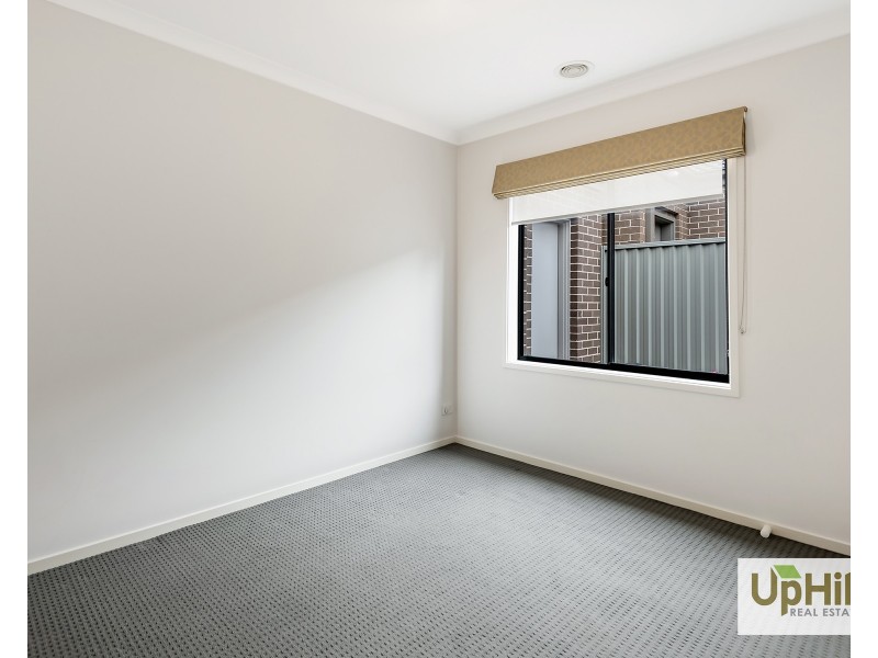 104 Scotsdale Drive, Cranbourne East VIC 3977