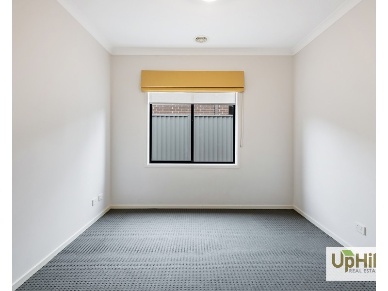 104 Scotsdale Drive, Cranbourne East VIC 3977