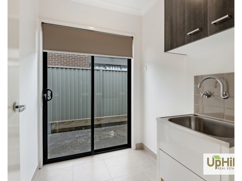 104 Scotsdale Drive, Cranbourne East VIC 3977