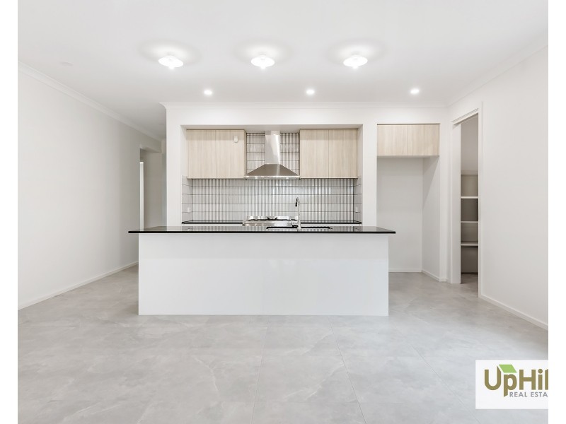 11 Vulpine Street, Clyde VIC 3978