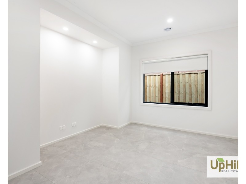 11 Vulpine Street, Clyde VIC 3978