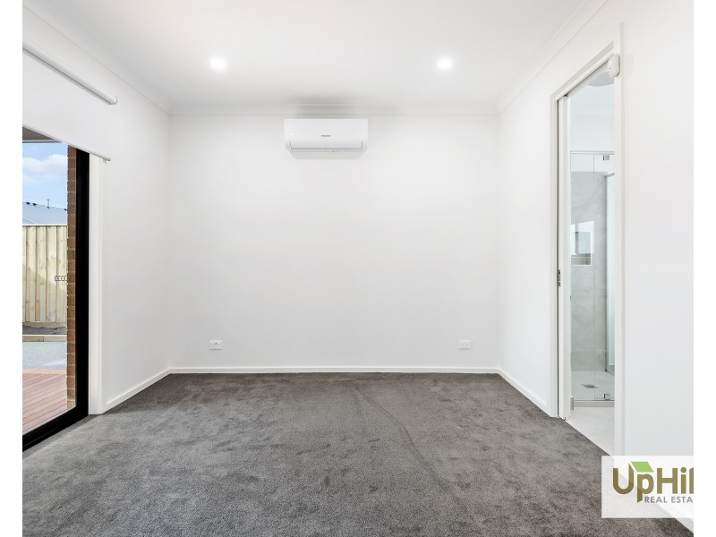 11 Vulpine Street, Clyde VIC 3978