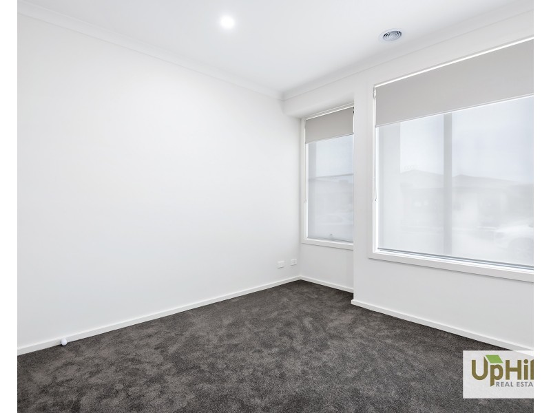 11 Vulpine Street, Clyde VIC 3978