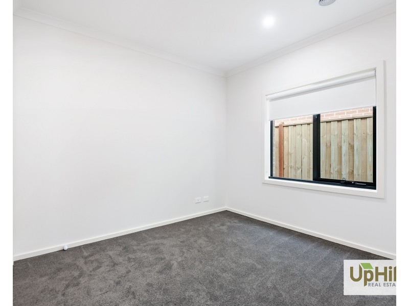 11 Vulpine Street, Clyde VIC 3978