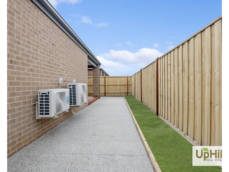 11 Vulpine Street, Clyde VIC 3978