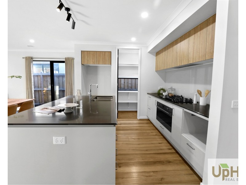 6 Goodwill Road, Clyde North VIC 3978