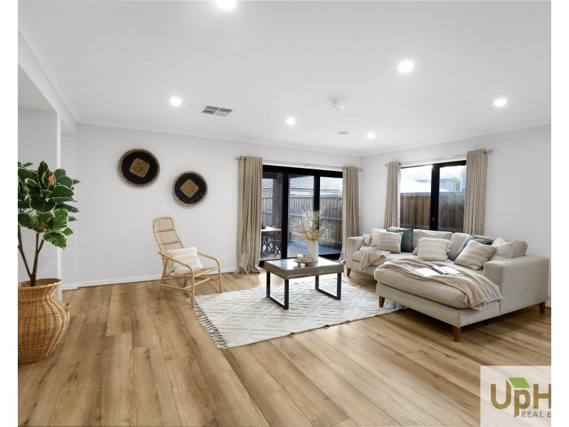 6 Goodwill Road, Clyde North VIC 3978