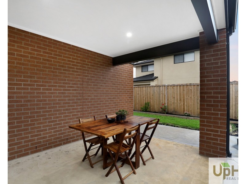 6 Goodwill Road, Clyde North VIC 3978