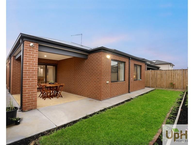 6 Goodwill Road, Clyde North VIC 3978