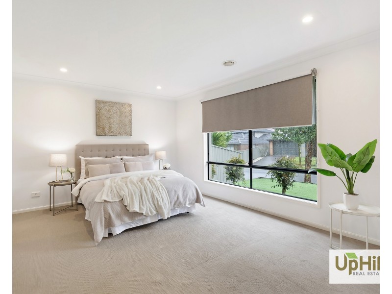 12 BARTER CRESCENT, Cranbourne East VIC 3977