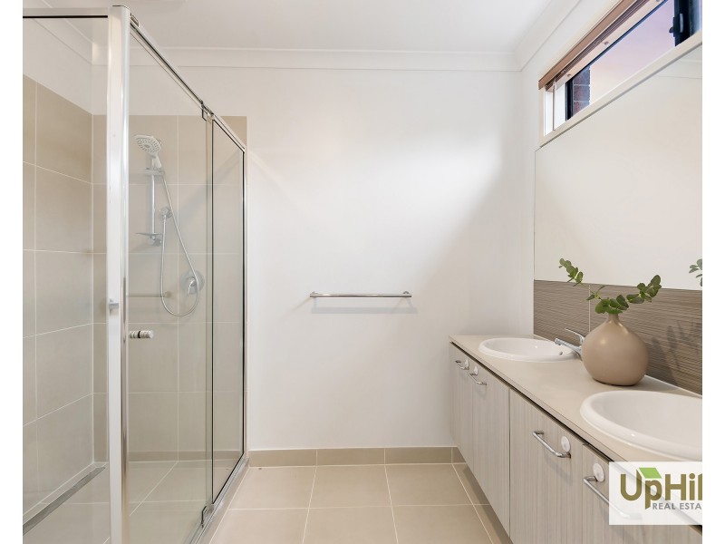12 BARTER CRESCENT, Cranbourne East VIC 3977