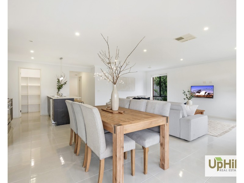 12 BARTER CRESCENT, Cranbourne East VIC 3977