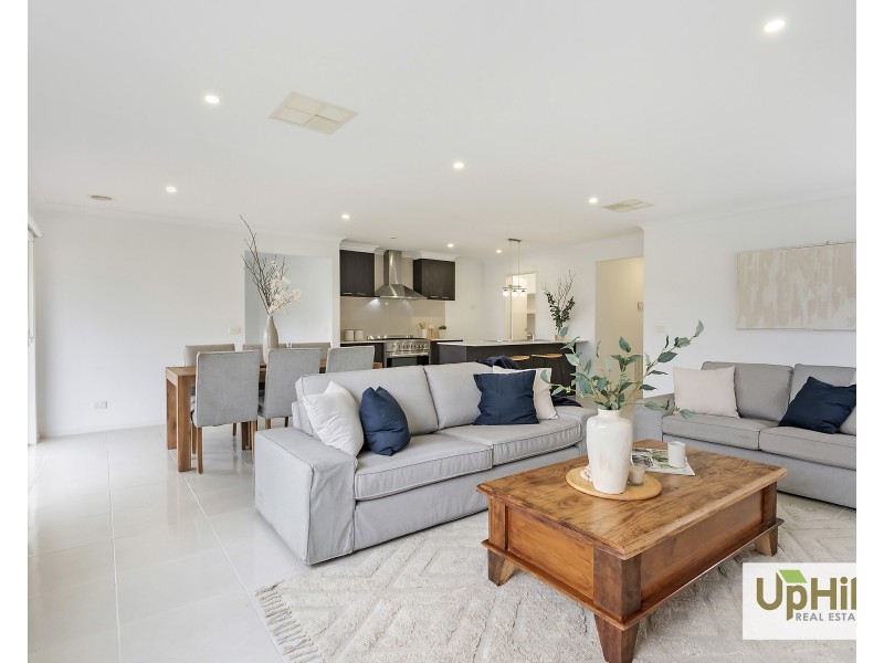 12 BARTER CRESCENT, Cranbourne East VIC 3977