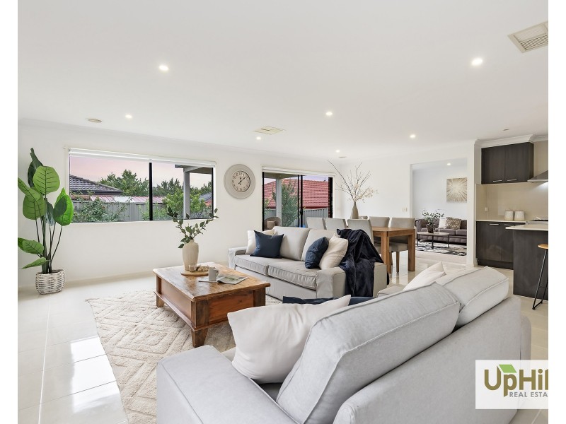 12 BARTER CRESCENT, Cranbourne East VIC 3977