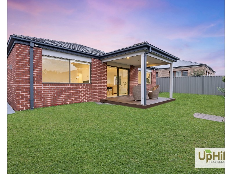 12 BARTER CRESCENT, Cranbourne East VIC 3977