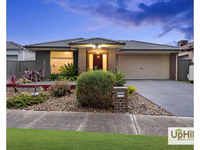 34 Challenger Circuit, Cranbourne East VIC 3977