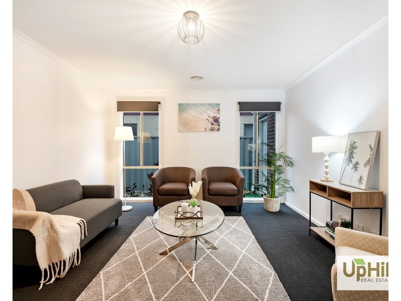 34 Challenger Circuit, Cranbourne East VIC 3977