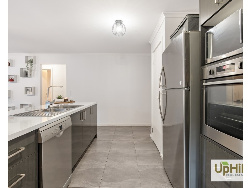 34 Challenger Circuit, Cranbourne East VIC 3977