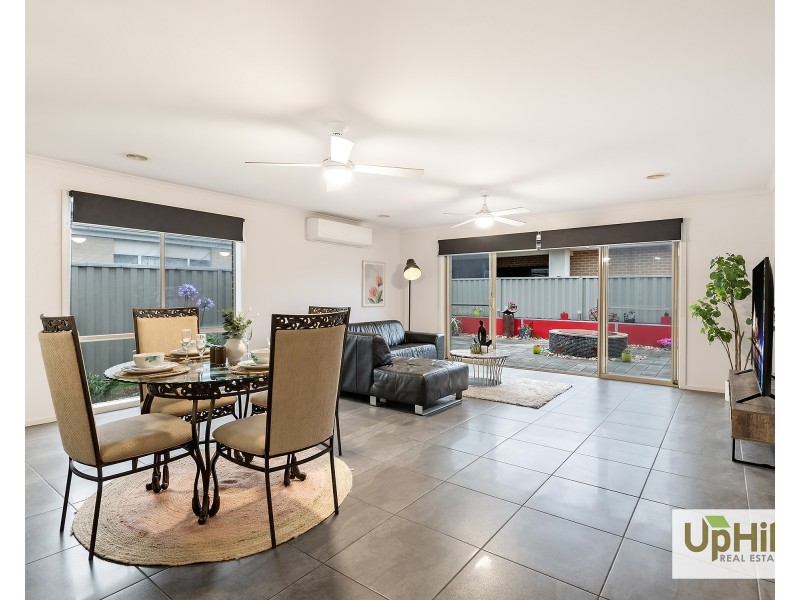 34 Challenger Circuit, Cranbourne East VIC 3977
