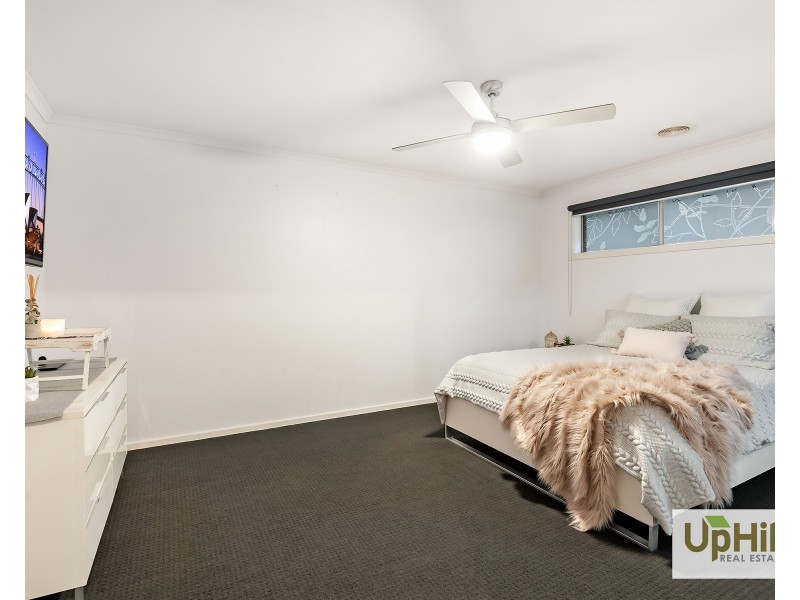34 Challenger Circuit, Cranbourne East VIC 3977