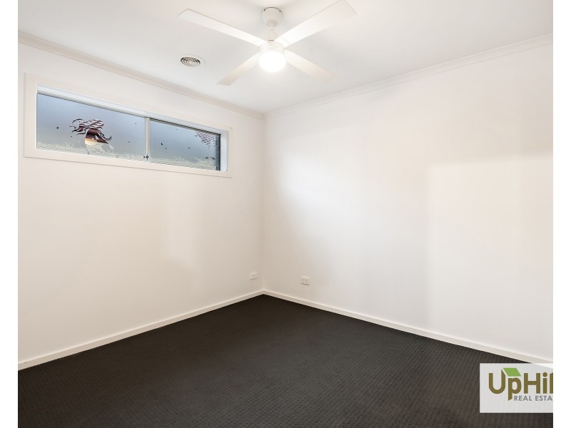 34 Challenger Circuit, Cranbourne East VIC 3977
