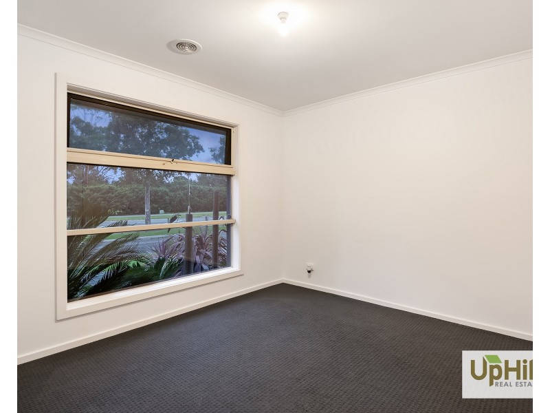 34 Challenger Circuit, Cranbourne East VIC 3977