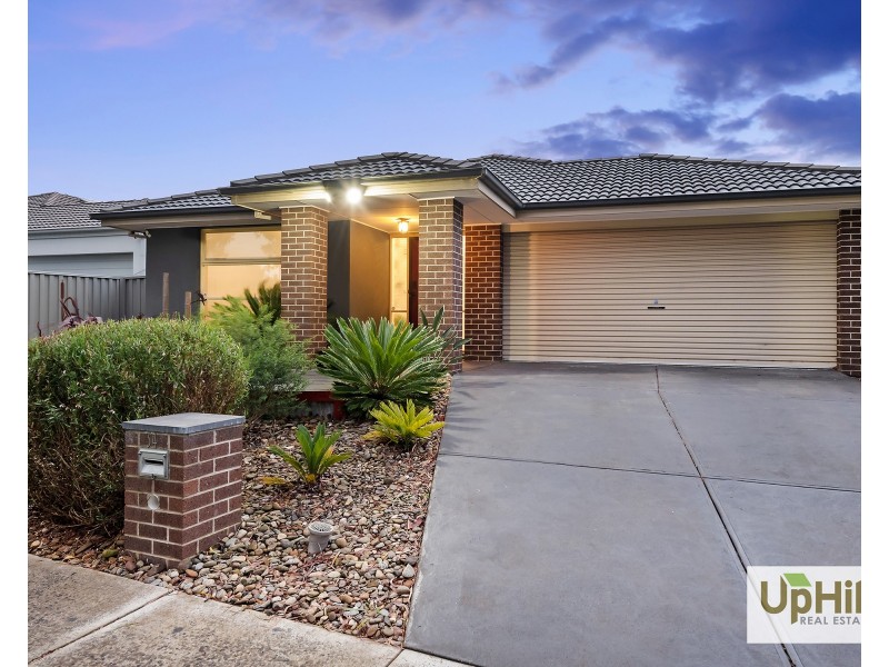 34 Challenger Circuit, Cranbourne East VIC 3977
