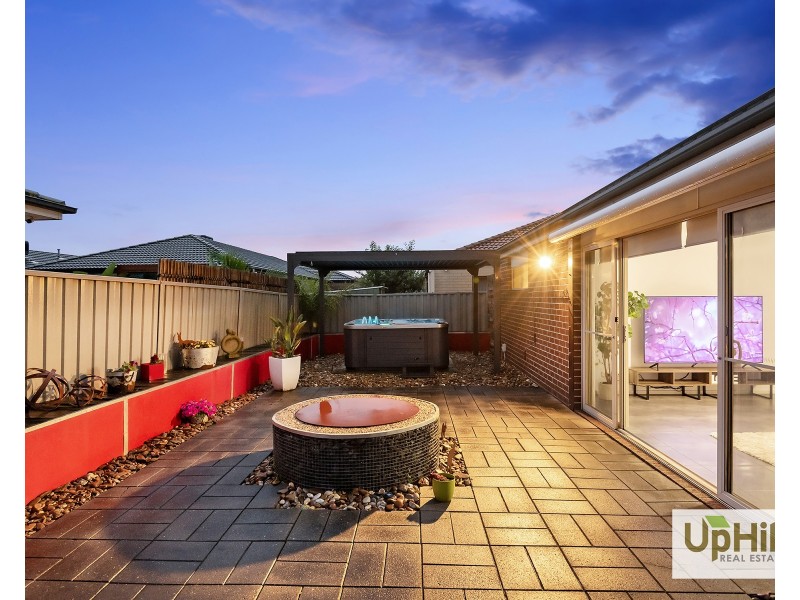34 Challenger Circuit, Cranbourne East VIC 3977
