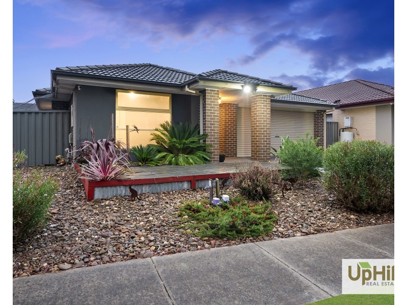 34 Challenger Circuit, Cranbourne East VIC 3977