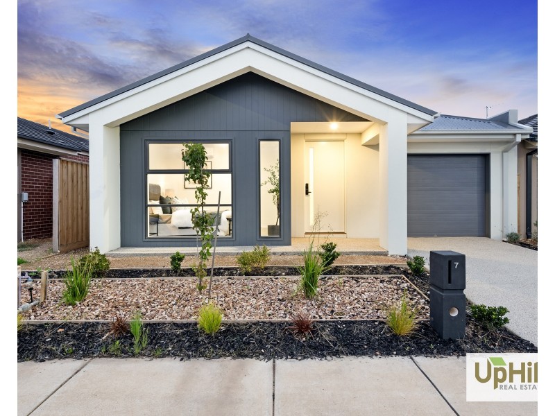 7 Exmoor Crescent, Clyde North VIC 3978