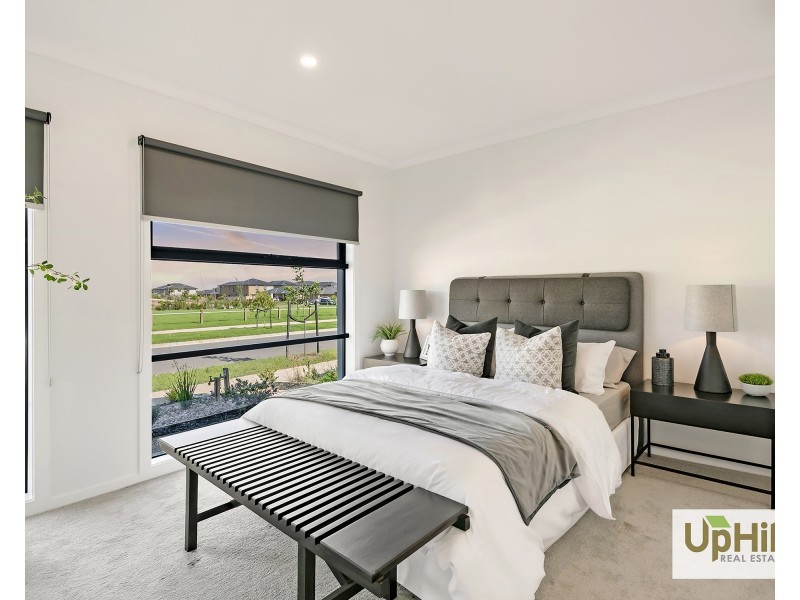 7 Exmoor Crescent, Clyde North VIC 3978