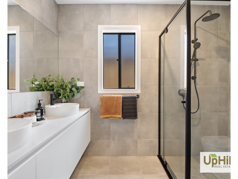 7 Exmoor Crescent, Clyde North VIC 3978